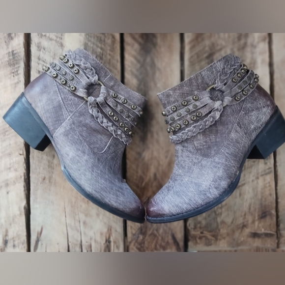 Annie Burnished Leather Distressed Harness Ankle Boot MSRP $90 - Picture 12 of 12